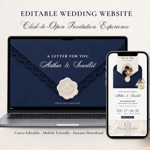 Puede incluir: Un ordenador portátil y un teléfono inteligente que muestran una plantilla de sitio web de boda editable. Las pantallas muestran un sobre azul marino con un sello de cera, el texto A LETTER FOR YOU, Arthur & Scarllet y un temporizador.
