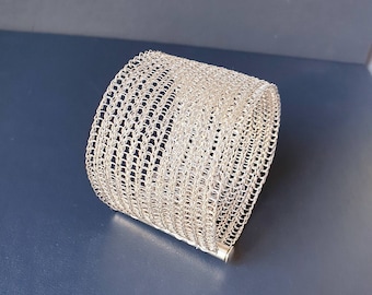 Pulseira de arame personalizada, Pulseira de arame flexível, Pulseira de crochê, Pulseira de malha, Pulseira rígida larga, Pulseira prateada grande, Crochê