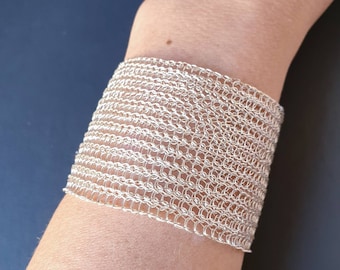 Pulseira de crochê em prata de lei, Pulseira de malha, Pulseira rígida larga, Pulseira de arame personalizada, Pulseira de arame flexível, Presente de aniversário para ela