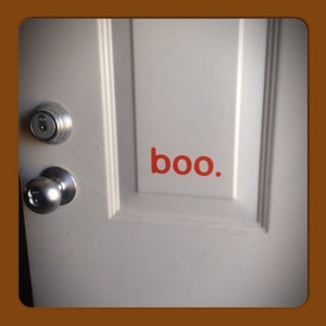 Decalque de vinil personalizado para o Halloween - Decalque simples de férias - Decalque laranja da porta frontal outubro - Boo. Decalque - Decalque de Halloween - Vinil de Halloween