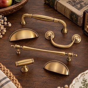 Vintage Brass Cabinet Handles, Antique Bronze Drawer Pulls, French Country Furniture Hardware, Farmhouse Kitchen Cabinet Knobs