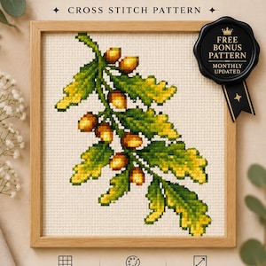 Könnte beinhalten: Ein Kreuzstichmuster mit dem Titel Oak Branch, das einen Eichenzweig mit grünen und gelben Blättern und Eicheln in einem Holzrahmen zeigt. Enthält ein schwarzes Abzeichen mit der Aufschrift FREE BONUS PATTERN MONTHLY UPDATED. 87 mal 109 Stiche, 12 Farben, 15,8 mal 19,8 cm.