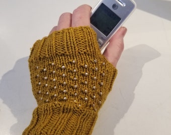 Mitaines perlées pour SMS, faciles à tricoter !
