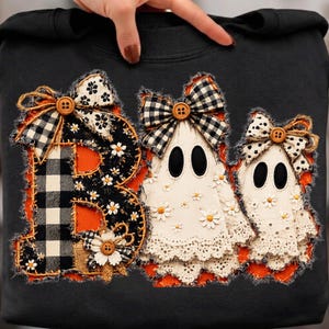 Fantasma rústico de Halloween PNG, diseño de letra B a cuadros de búfalo, fantasmas de patchwork vintage, gráfico de sublimación espeluznante