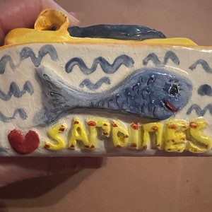 Handgemachte Keramik Sardinendose. Schön als Erinnerungsbox, Schmuckschatulle, Geschenk für einen Freund oder als süßes kleines Statement-Stück im Regal.