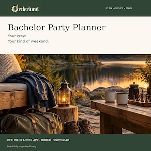 Peut inclure: Un document de planification de f&ecirc;te d'enterrement de vie de gar&ccedil;on avec le texte Orderlumi, Plan Gather Enjoy, Bachelor Party Planner, Your crew. Your kind of weekend. L'arri&egrave;re-plan montre un lac avec une lanterne et des tasses.