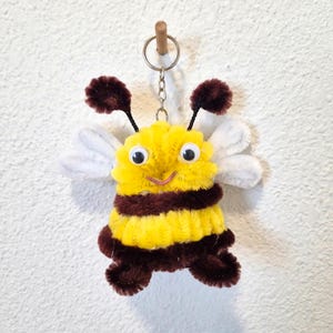 Pipe Cleaner Keychain - 5cm Fluffy Yellow Bee Bag Charm -  Bumblebee Keyring - Bee Gift