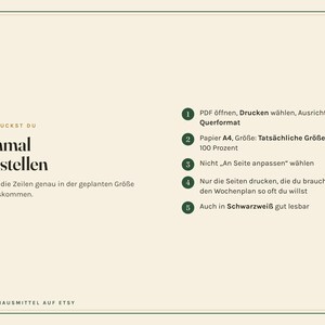 Peut inclure: Un graphique d'instructions beige avec des bordures et du texte vert fonc&eacute;. Le c&ocirc;t&eacute; gauche indique 'SO DRUCKST DU Einmal einstellen' et 'Damit die Zeilen genau in der geplanten Gr&ouml;&szlig;e herauskommen.' Le c&ocirc;t&eacute; droit liste cinq &eacute;tapes num&eacute;rot&eacute;es en allemand.