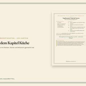 以下が含まれることがあります： クリーム色のカードセットで、Omas Rezeptkarten - 124 KartenというタイトルとAus dem Kapitel K&uuml;cheというテキストがあり、右側にはAngebrannter Topf mit Natronというタイトルの詳細な説明カードがあり、濃い緑色の細い枠で囲まれています。