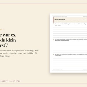 Op de afbeelding: Een dagboekpagina getiteld Kapitel 1 Meine Kindheit met de kop Wie war es, als du klein warst? De pagina bevat drie genummerde vragen in het Duits, elk gevolgd door horizontale lijnen om op te schrijven, tegen een lichte cr&egrave;mekleurige achtergrond.