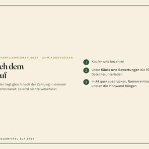 Peut inclure: Un graphique informatif beige intitul&eacute; OMAS FAMILIENPLANER 2027 - ZUM AUSDRUCKEN. Il pr&eacute;sente trois &eacute;tapes : Kaufen und bezahlen, Unter K&auml;ufe und Bewertungen die PDF-Datei herunterladen, et In A4 quer ausdrucken, Namen eintragen und an die Pinnwand h&auml;ngen.