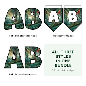 Op de afbeelding: Een digitale grafische set met drie stijlen letters en cijfers met een jungle-thema. De set bevat een bubble letterset, een vlaggetjesset en een formele letterset, allemaal met een tropisch bos met een papegaai. Tekst: ALL THREE STYLES IN ONE BUNDLE A-Z a-z 0-9 + signs.