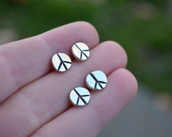 Pendientes de la paz, pendientes de poste de la paz, paz, pendientes de poste con el símbolo de la paz, símbolo de la paz, amor, plata de ley, joyas inspiradoras