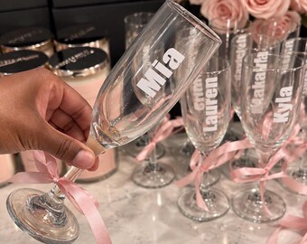 Gepersonaliseerde champagneflute | Naam op maat, satijnen lint (cadeau voor de bruidsmeisjes)