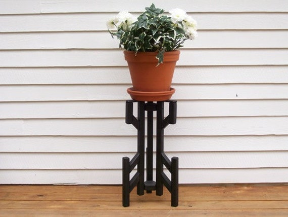 Подставка для цветов на колесиках. Подставка для цветов напольная. Подставка под горшок напольная. Оригинальные подставки для цветов. Горшки, подставки для цветов.