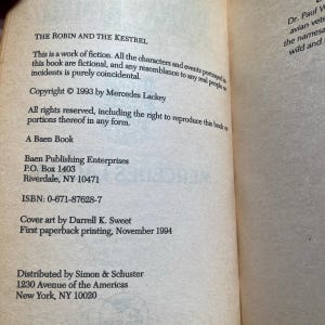 Lote de 8 libros de bolsillo de fantasía épica: Mercedes Lackey, Simon R Green, Hambly, Knaak, Kurtz imagen 6