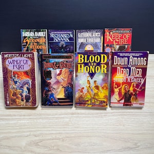 Lote de 8 libros de bolsillo de fantasía épica: Mercedes Lackey, Simon R Green, Hambly, Knaak, Kurtz imagen 1