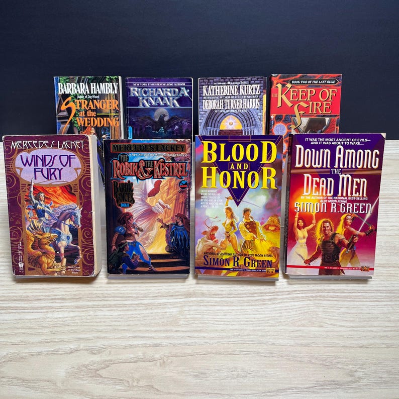 Lote de 8 libros de bolsillo de fantasía épica: Mercedes Lackey, Simon R Green, Hambly, Knaak, Kurtz imagen 1