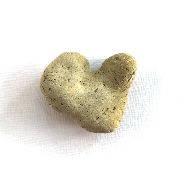 rock heart heart shaped stone craft jewelry supplies I love you romantic romance beach pebble