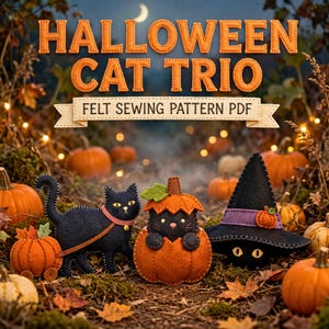 Può includere: Un cartamodello in feltro PDF intitolato HALLOWEEN CAT TRIO che mostra tre gatti neri: uno che traina un carretto a forma di zucca, uno dentro una zucca e uno con un cappello da strega, circondati da zucche e foglie autunnali.