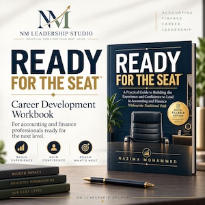 Può includere: Un libro blu scuro intitolato Ready for the Seat: A Practical Guide to Building the Experience and Confidence to Lead in Accounting and Finance di Nazima Mohammed, con un sigillo dorato per l'edizione digitale compilabile e una sedia da ufficio nera.