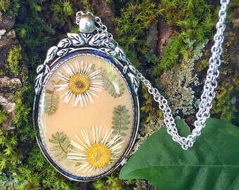 Unique jewelry, real flower jewellery, daisy pendant, one of a kind, unique necklaces for women, dried flower pendant, handmade jewelry