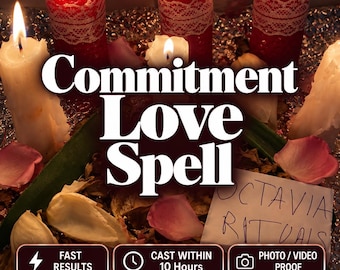 Op de afbeelding: Drie rode kaarsen met wit kant en twee witte kaarsen branden, omringd door roze rozenblaadjes en gedroogde bladeren. Een briefje bevat de tekst OCTAVIA RITUALS. Tekstoverlays tonen Commitment Love Spell, FAST RESULTS, CAST WITHIN 10 HOURS, PHOTO / VIDEO PROOF.