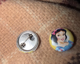 Snow White button pin 1inch