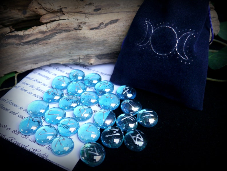 Blue Moon Runes With Blue Velvet Triple Moon Bag and Casting ...