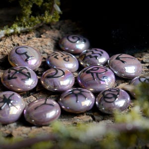 13 Witches Runes: Mauve Purple Glass Divination Tool