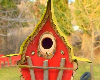 Birdhouse with insulated tin roof,  bird house, bees, color options