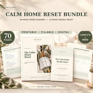 Könnte beinhalten: Ein Calm Home Reset-Paket mit einem 60-seitigen Haushaltsplaner und einem 10-seitigen wöchentlichen Reset. Die druckbaren, ausfüllbaren und digitalen Dokumente enthalten eine Reinigungs-Checkliste, ein Blatt zum Entrümpeln und Deckblätter mit Text.