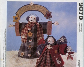 Winter Snowman Welcome Sign Doll Sewing Pattern - Christmas Snow People Snow man Pattern - McCalls 9070 UNCUT