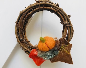 Needle felted autumn wreath, thansgiving decor, mini pumpkins, pumpkin decor, halloween decoration, mini wreath, rustic, fall, door decor