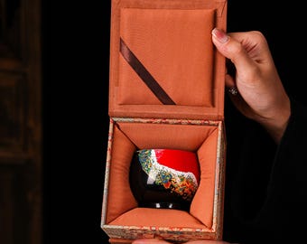 Gastvrouw theekopje met een zonsondergangglans afwerking, in een luxe geschenkdoos.