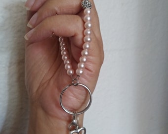 Pearl Keychain, Bag Charm, Pearl Wristlet, Strap, Heart and Daisy Charm, Bridal, Wedding, Bridesmaid Gift