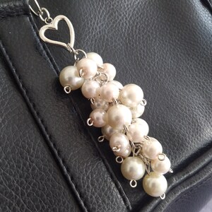 Chunky Pearl Purse Charm, Heart Bag Charm, Bridal, Wedding Purse Charm, Bridesmaid Bag Charm, Mother's Day Gift zdjęcie 4