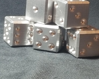 Conjunto de 5 dados jumbo de alumínio sólido
