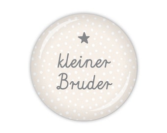 STROLCHE kleiner Bruder in hellblau, rosa oder beige (Art. MD08-04) als Button, Magnet, Taschenspiegel oder Flaschenöffner erhältlich