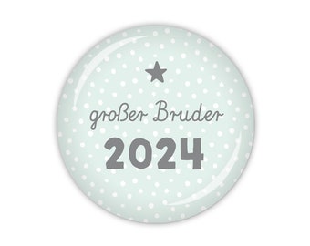 STROLCHE großer Bruder 2024 in hellblau, rosa oder beige (Art. MD08-10) als Button, Magnet, Taschenspiegel oder Flaschenöffner erhältlich