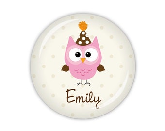 OWL PARTY rosa, mit Wunschname (Art. MD06-02) als Button, Magnet, Taschenspiegel oder Flaschenöffner erhältlich