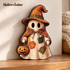 Handgjord träfigur för Halloween-spöken - häxhatt - lapptäcksdesign - sliten finish (10 cm)