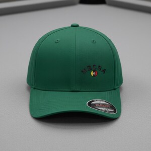 Gorra de béisbol MBCSA Flexfit: Tecnología Permacurv®, tejido peinado de lana.