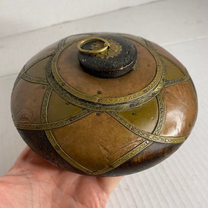 Vintage Schnupftabak Behälter aus Holz/ hand gehämmert/ Boho Dekor