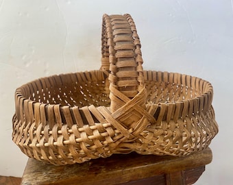 Vintage buttocks egg basket folk art woven primitive rustic  farm cottage decor