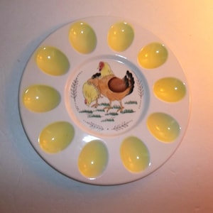 Oeuf à la diable vintage plat coq coq cuisine de ferme rétro cuisine poulet jaune rouge blanc