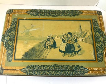 Vintage antique hinged tin Hijos De G. Bertran Barcelona  1920s , bisquit tin hard to find