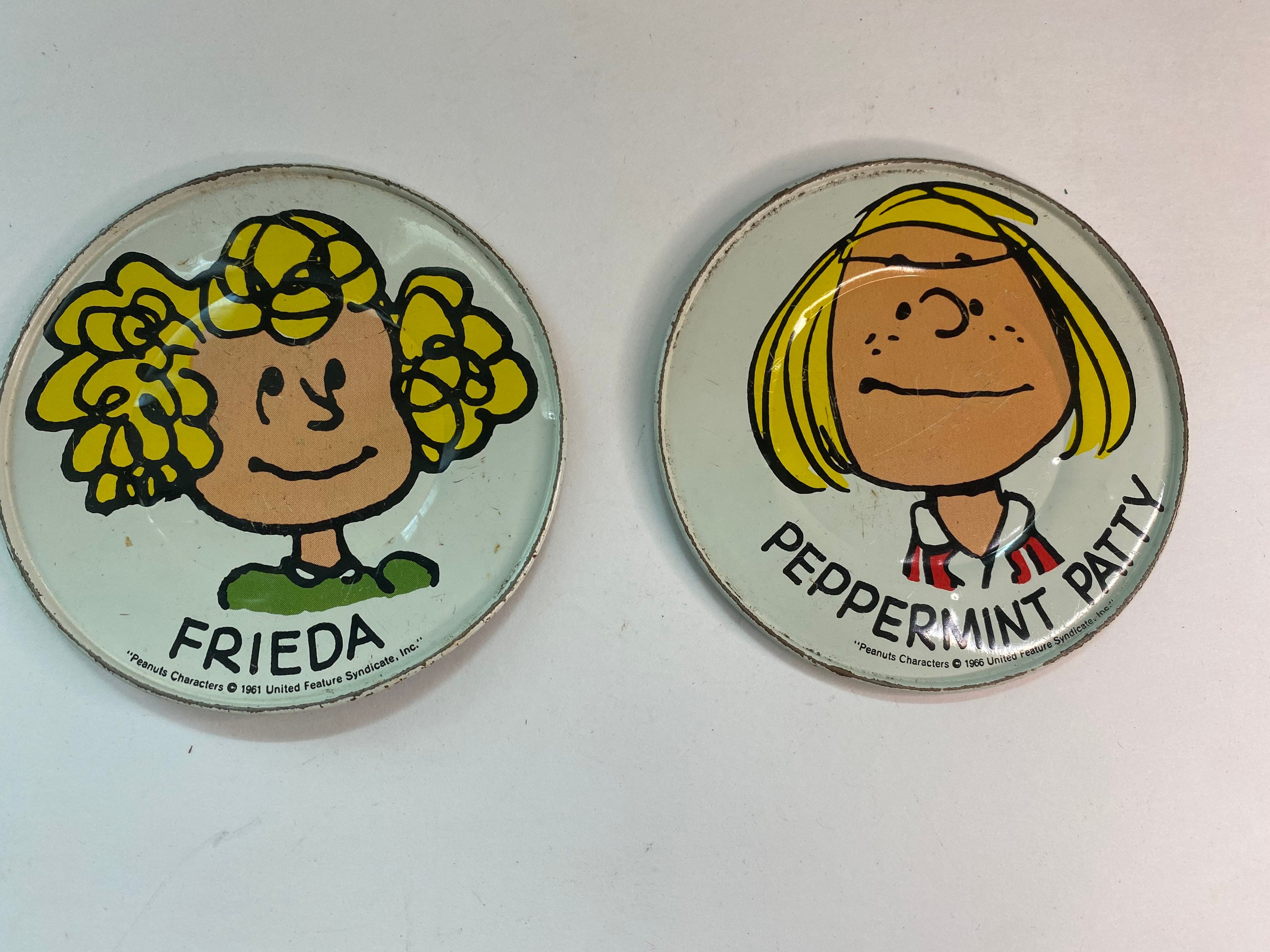 Peanuts Snoopy and the Gang 1961 Metal Tray and Six Plates