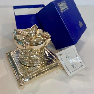 Oryginalny, srebrny, zabytkowy kałamarz w kształcie kruka, reprodukcja angielskiego króla Karola II