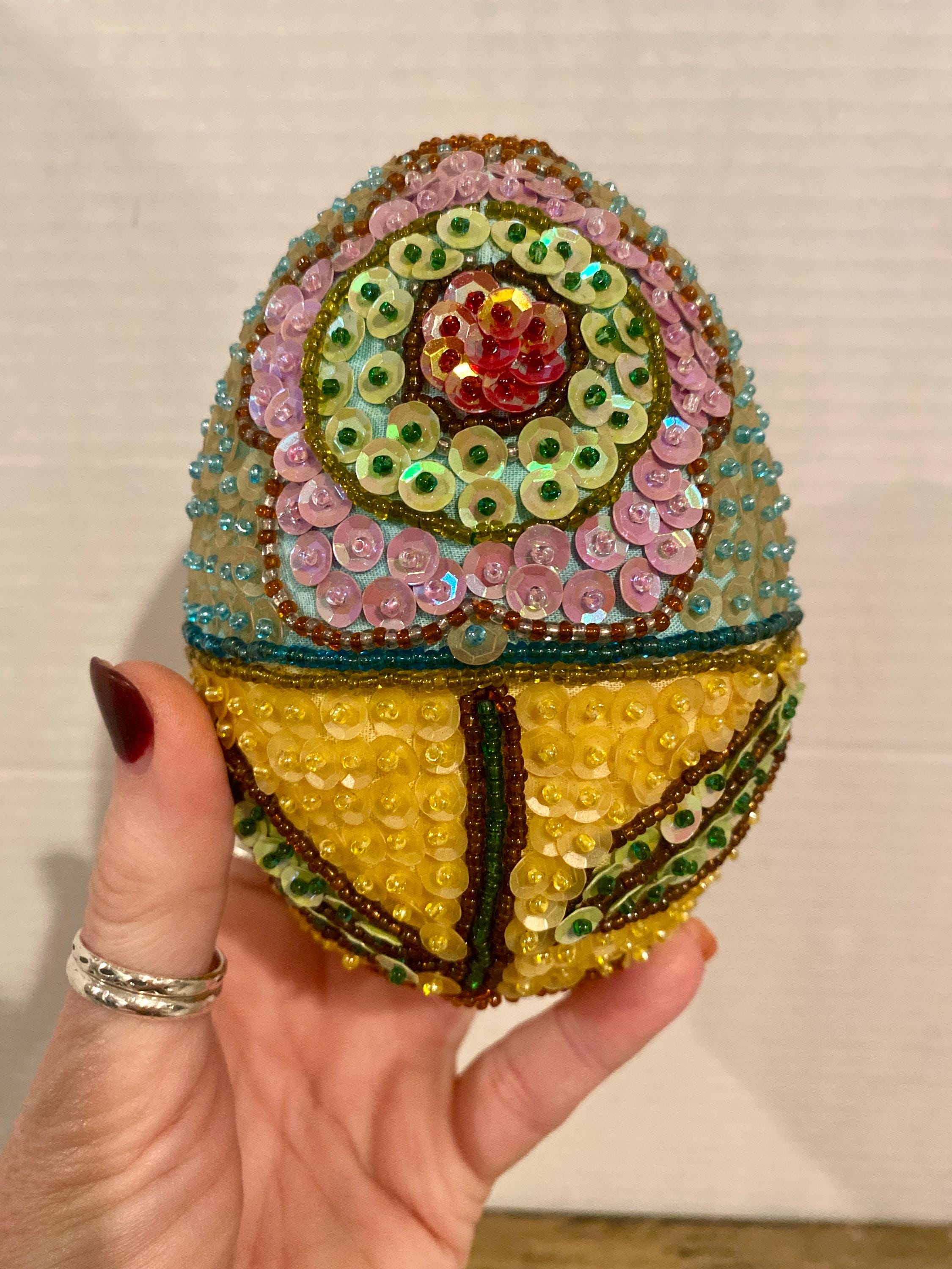 Vintage Candy Container Trinket Box Heavily Sequin Beaded Godiva  display picture 1